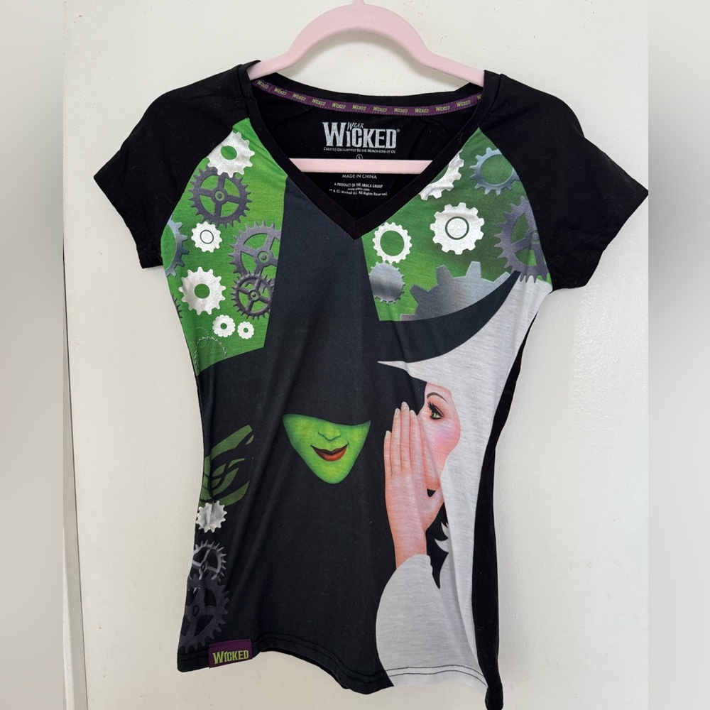WICKED Women’s Black and Green Graphic Tee. Official Broadway top. NWOT SMALL
